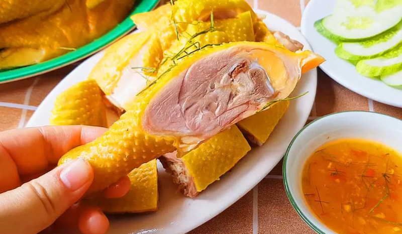 Gà ủ muối bao nhiêu calo? Hướng dẫn cách ăn gà ủ muối ngon đúng chuẩn 2