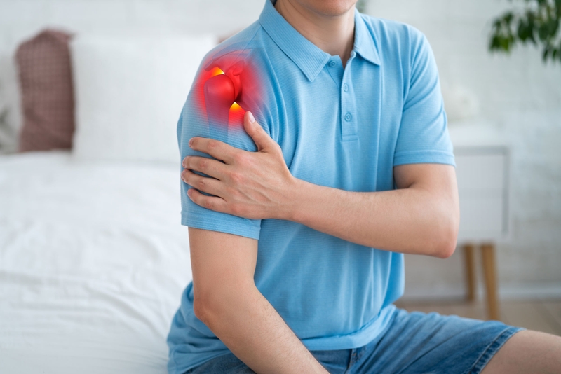 Gân cơ trên gai bị chèn ép có thể gây sưng tấy khó chịu