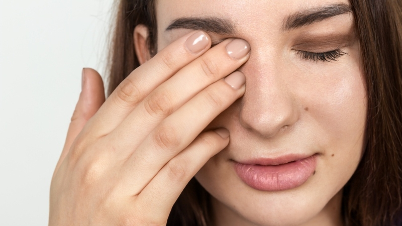 Những lưu ý khi gắn mi giả 2