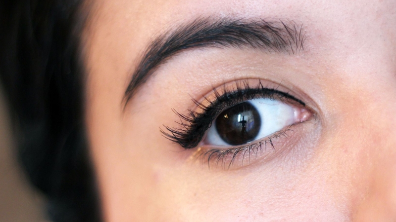 Những lưu ý khi gắn mi giả 4