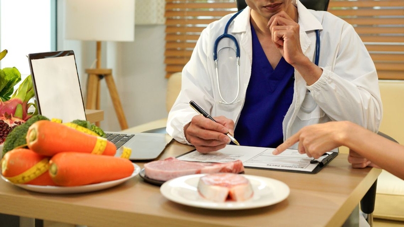 Bác sĩ dinh dưỡng có thể đưa ra lời khuyên cho người gan nhiễm mỡ