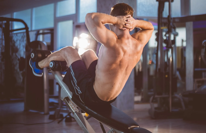 Gập bụng ngược trên ghế lên cơ bụng nhanh