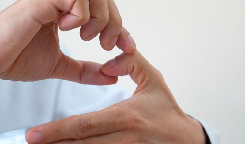 Gập ngón tay bị đau là do đâu và cách điều trị, phòng ngừa 1