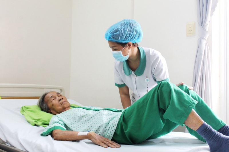 gãy cổ xương đùi để lại nhiều di chứng trong sinh hoạt hằng ngày