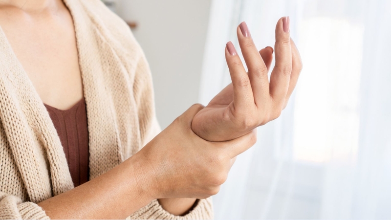 Cứng khớp có thể ảnh hưởng chức năng cổ tay lâu dài