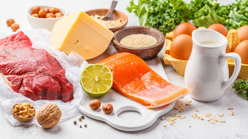 Ưu tiên các thực phẩm cung cấp đầy đủ carbohydrate, protein, chất béo lành mạnh, vitamin và khoáng chất