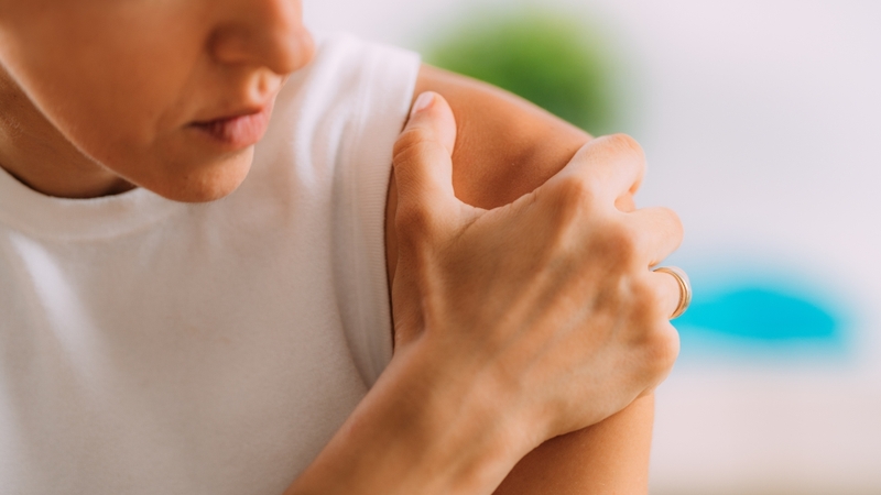 Gãy đơn giản thường hồi phục nhanh hơn gãy phức tạp hoặc gãy có di lệch nhiều