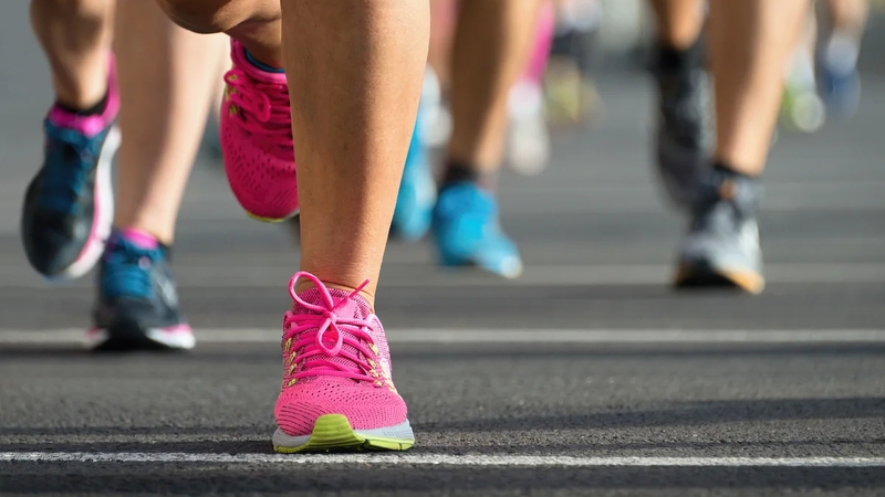 Gãy xương hông do mỏi: Nguyên nhân, triệu chứng và cách điều trị