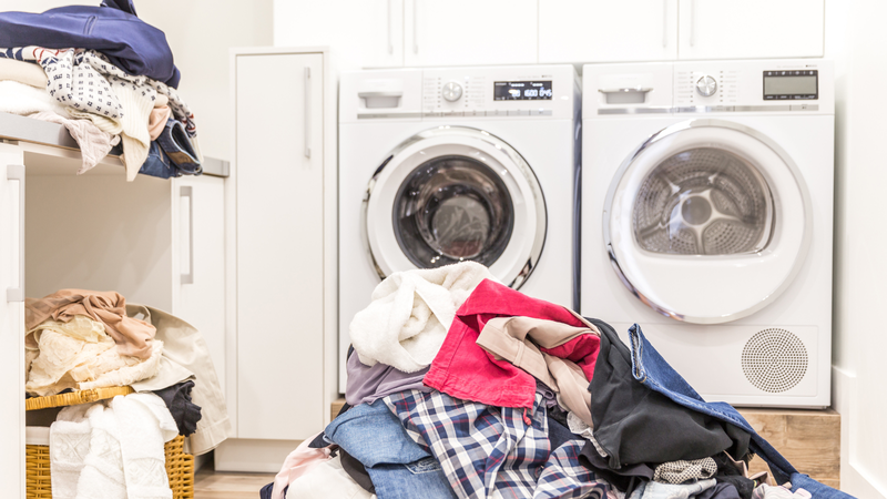 Toàn bộ quần áo, khăn tắm và ga trải giường đã sử dụng phải được giặt thật kỹ