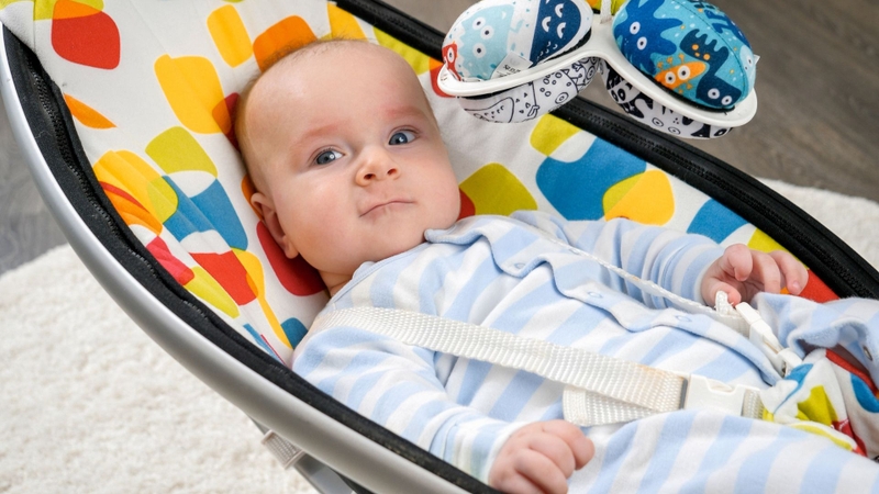 Ghế rung cho bé là thành sản phẩm được nhiều cha mẹ lựa chọn để giúp con thư giãn và dễ ngủ hơn