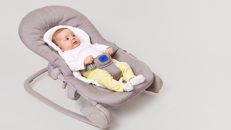 Khi lựa chọn chất liệu đệm ghế nên ưu tiên loại vải mềm, thoáng khí