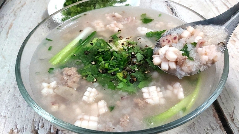 Cháo mực chứa nhiều dưỡng chất rất tốt cho người bệnh, người già, người cần bồi bổ sức khỏe
