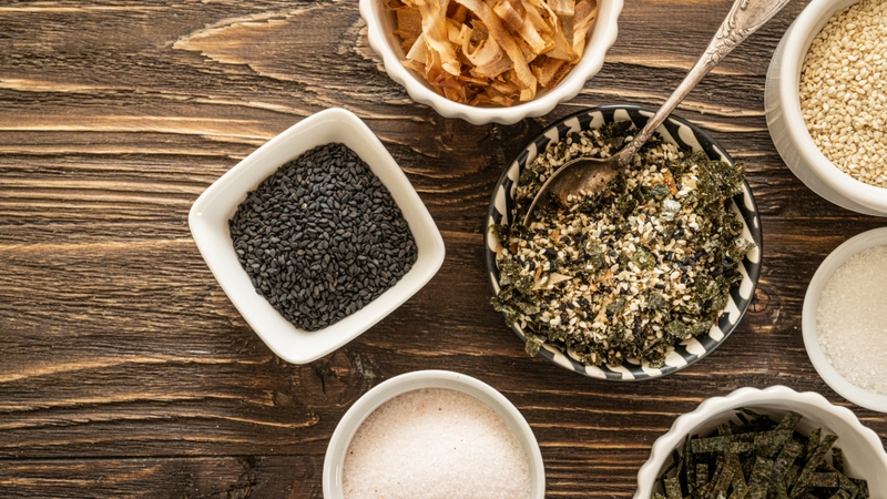 Nhiều loại furikake chứa lượng muối cao nhằm bảo quản và tạo vị mặn đặc trưng