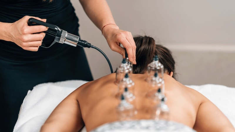 Để đảm bảo an toàn, giác hơi nên được thực hiện bởi người có chuyên môn