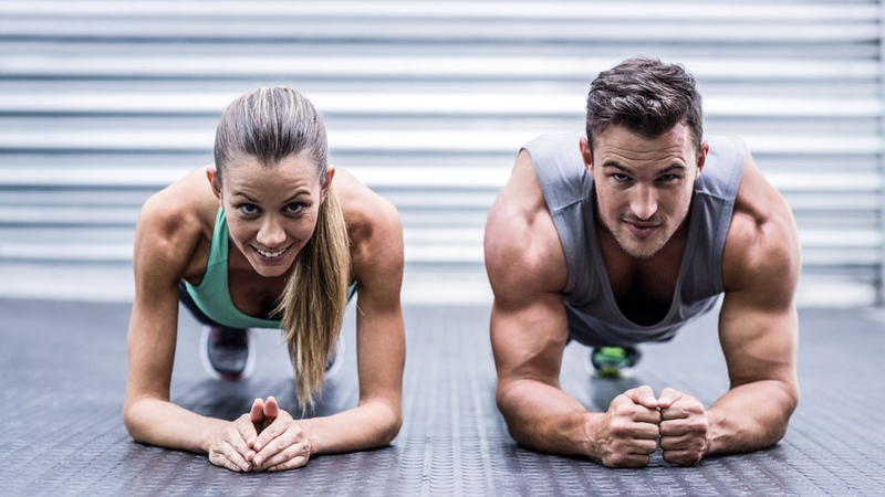 Tập plank hỗ trợ tăng cường sức khỏe các nhóm cơ toàn diện