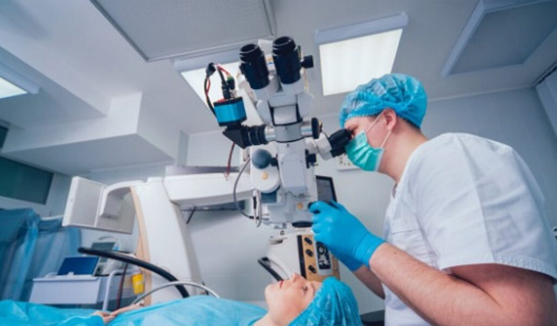 Phẫu thuật điều trị bong võng mạc