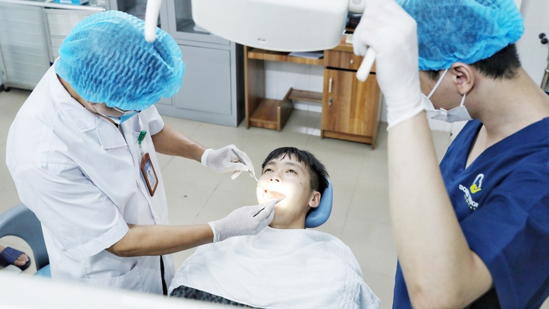 Tình trạng xương hàm và sức khỏe răng miệng ảnh hưởng đến chi phí trồng răng