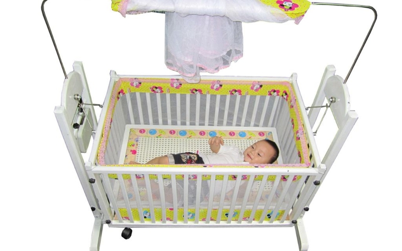 Giải đáp: Có nên cho trẻ sơ sinh nằm nôi điện không và cần lưu ý gì khi sử dụng? 2