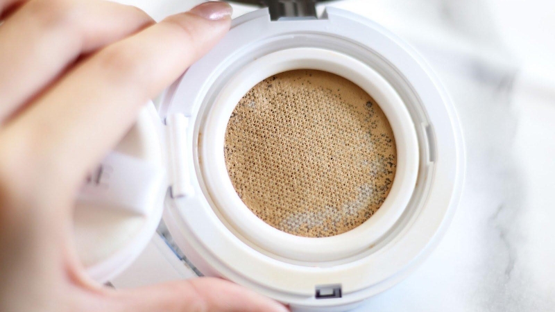 Giải đáp: Da dầu nên dùng kem nền hay cushion? 1