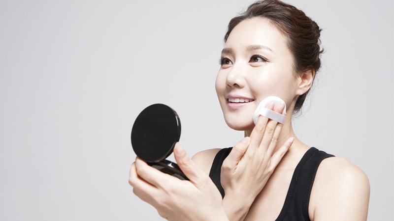Giải đáp: Da dầu nên dùng kem nền hay cushion? 4