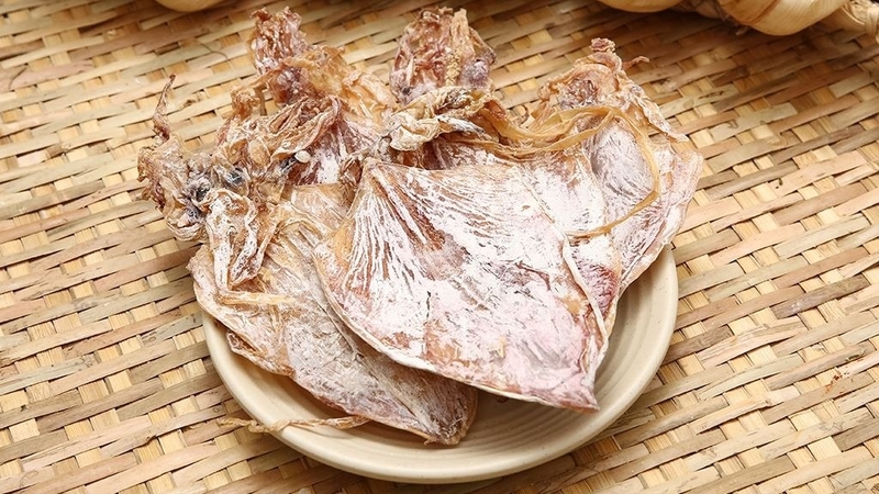 giai-dap-kho-muc-an-song-duoc-khong-luu-y-khi-an-kho-muc