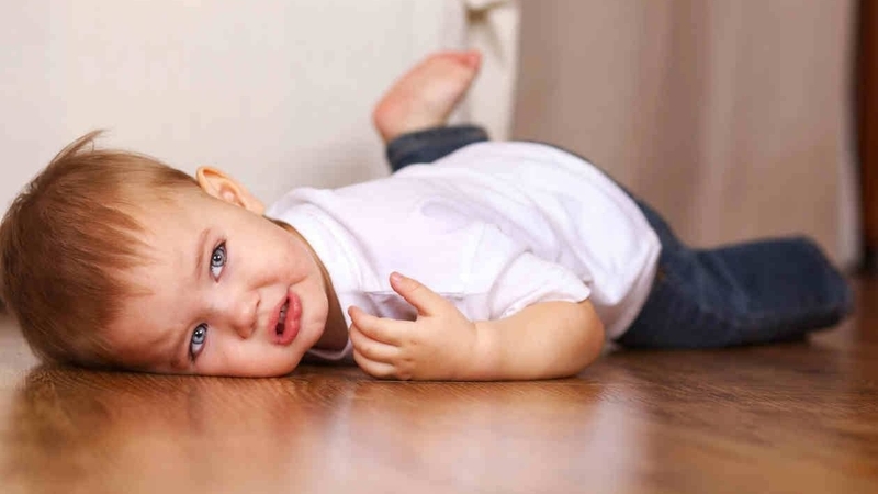 Trẻ nhỏ bị động kinh có tần suất co giật ít hơn người cao tuổi