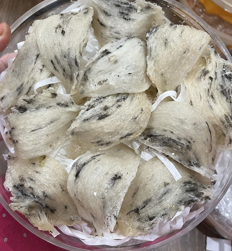 Chân yến thô thường có chứa nhiều lông yến