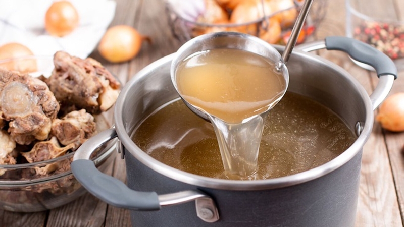 Giải đáp nước hầm xương để tủ lạnh được bao lâu 1