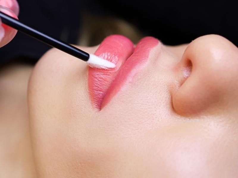 Giải đáp: Phun môi nano hay collagen tốt hơn? 1