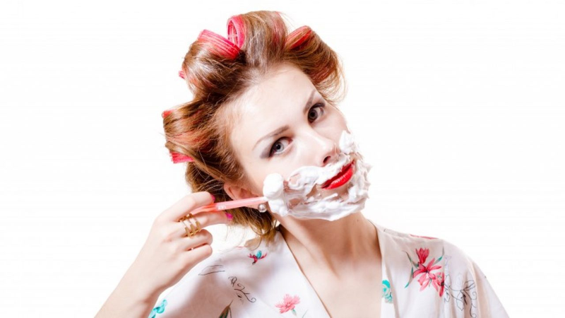 Giải đáp: Ria mép nên cạo hay nhổ? 2