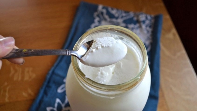 Giải đáp: Sữa chua bị nhớt có ăn được không? 2