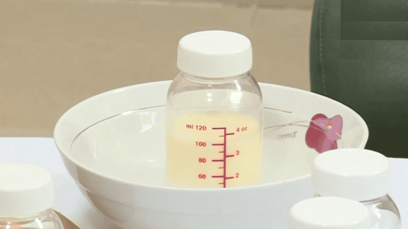 Giải đáp: Sữa mẹ bé bú còn dư để được bao lâu 2