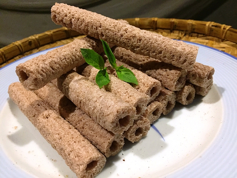 Bánh ống gạo lứt bao nhiêu calo?