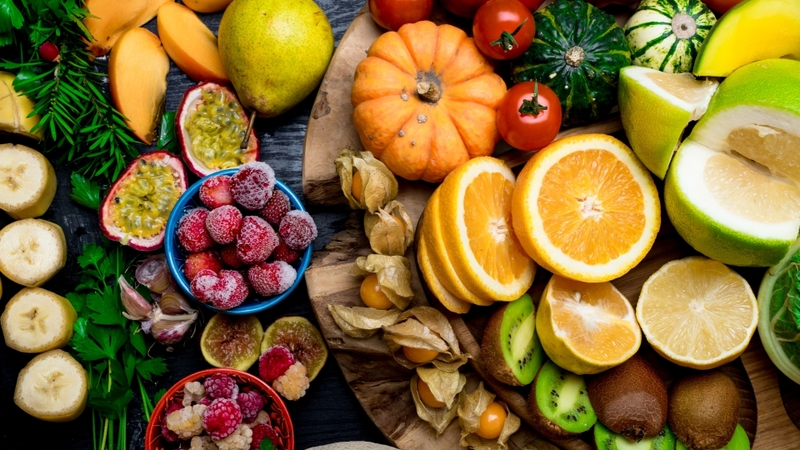 Vitamin C đóng vai trò thiết yếu trong quá trình tổng hợp collagen
