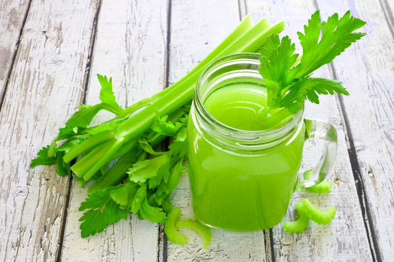 Giải đáp thắc mắc: Bướu cổ uống cần tây được không? 1
