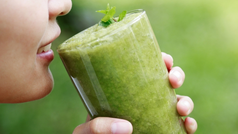 Giải đáp thắc mắc: Bướu cổ uống cần tây được không? 2