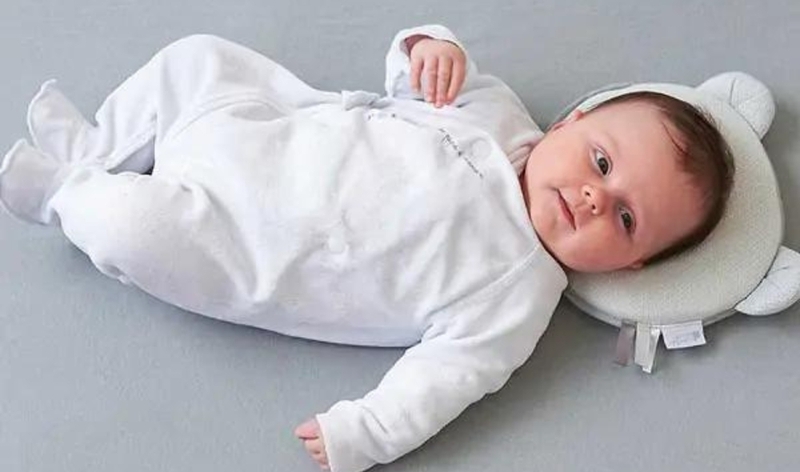 Giải đáp thắc mắc: Có nên cho trẻ sơ sinh nằm gối hay không? 1