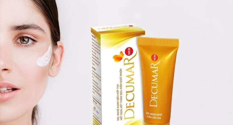Thoa kem trị mụn Decumar đều đặn 3 đến 4 lần mỗi ngày sẽ cho hiệu quả cao