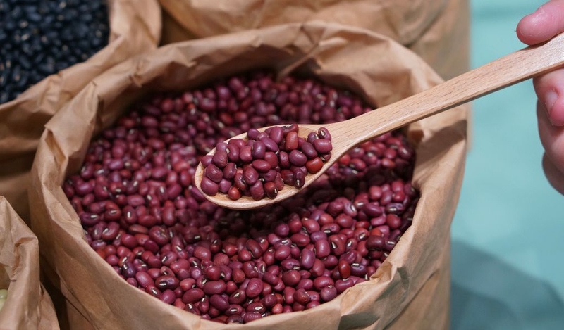 Giải đáp thắc mắc: Dùng bột đậu đỏ có bắt nắng không? 2