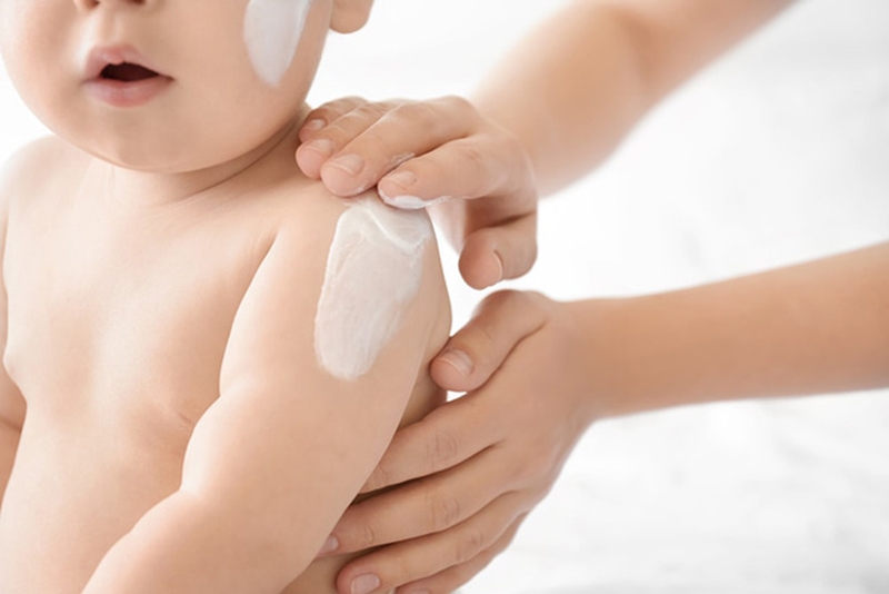 Cha mẹ cần lưu ý khi sử dụng kem sudocrem cho trẻ