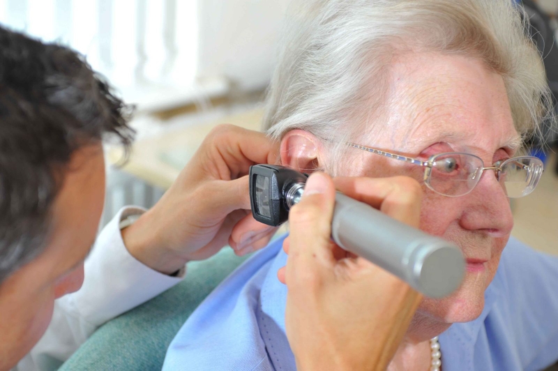 giai-dap-thac-mac-lay-ray-tai-chay-mau-co-sao-khong3