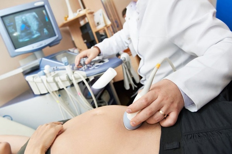 Nếu bạn bị chảy máu âm đạo bất thường bạn nên đến gặp bác sĩ