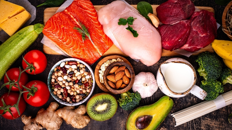 Protein là dưỡng chất quan trọng giúp tái tạo mô tổn thương và thúc đẩy quá trình lành vết mổ
