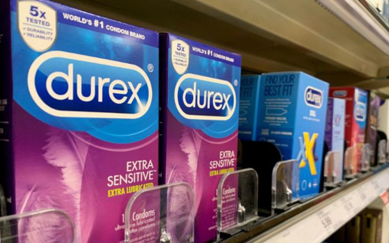 Dùng bao cao su để phòng ngừa lây nhiễm bệnh tình dục