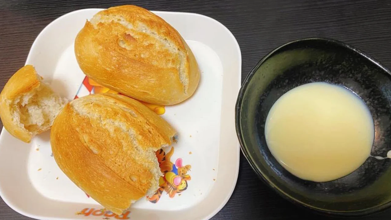 Giải đáp thắc mắc: Sau sinh ăn bánh mì chấm sữa Ông Thọ được không?