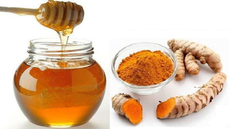 Uống tinh bột nghệ với mật ong có nóng không là câu hỏi mà rất nhiều người quan tâm