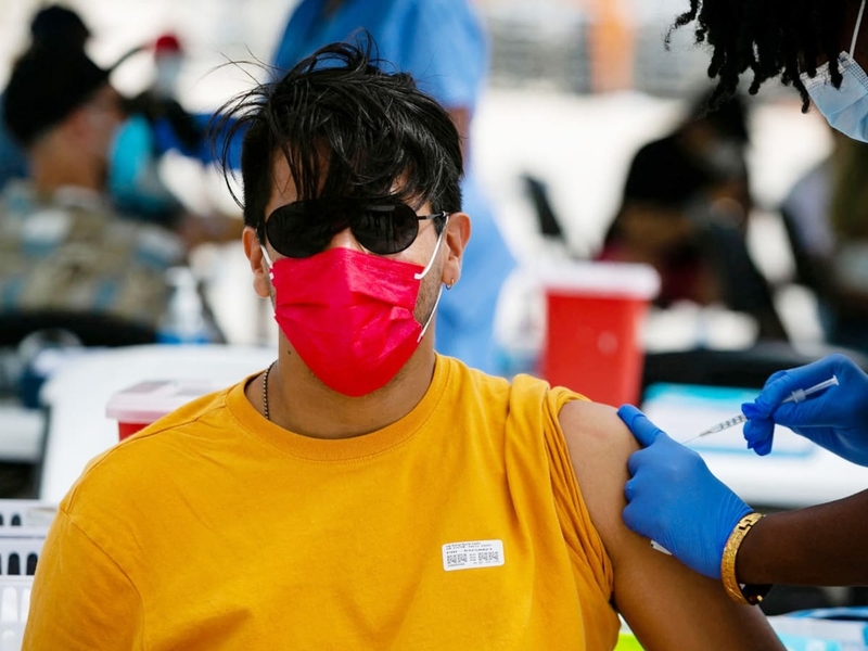 Giải đáp thắc mắc Vắc xin Covid-19 ảnh hưởng tinh trùng của nam giới 1