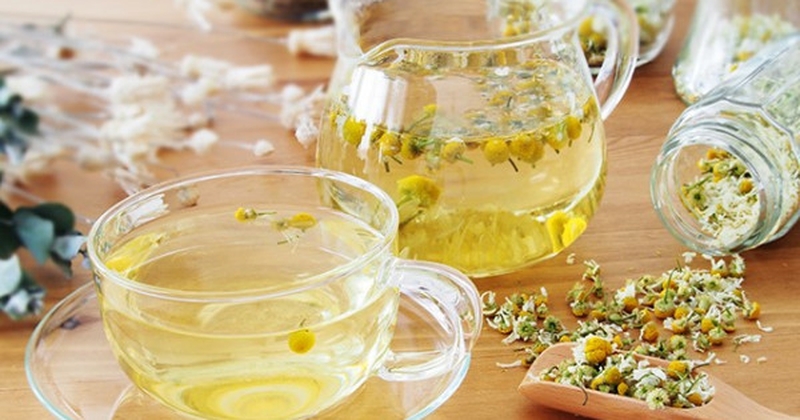 Không nên uống trà hoa cúc vượt quá mức an toàn nhằm tránh bị co thắt tử cung, ảnh hưởng tới thai nhi