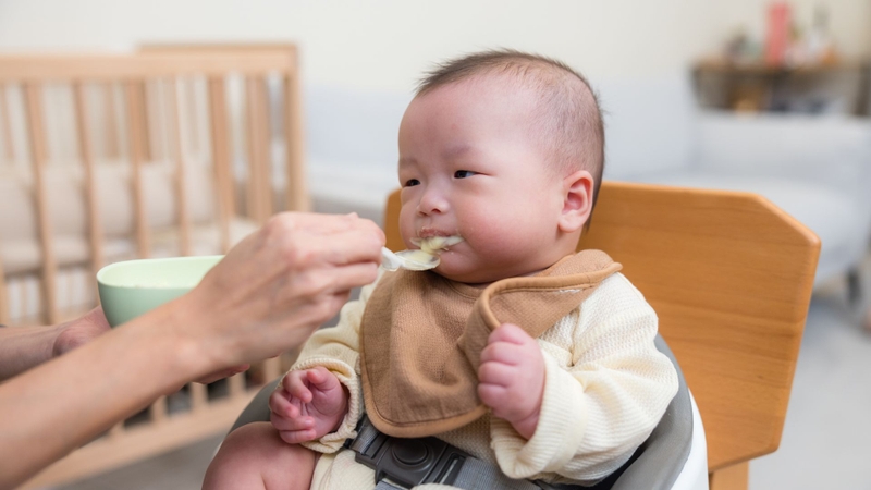 Cha mẹ không nên ép ăn khi trẻ không muốn