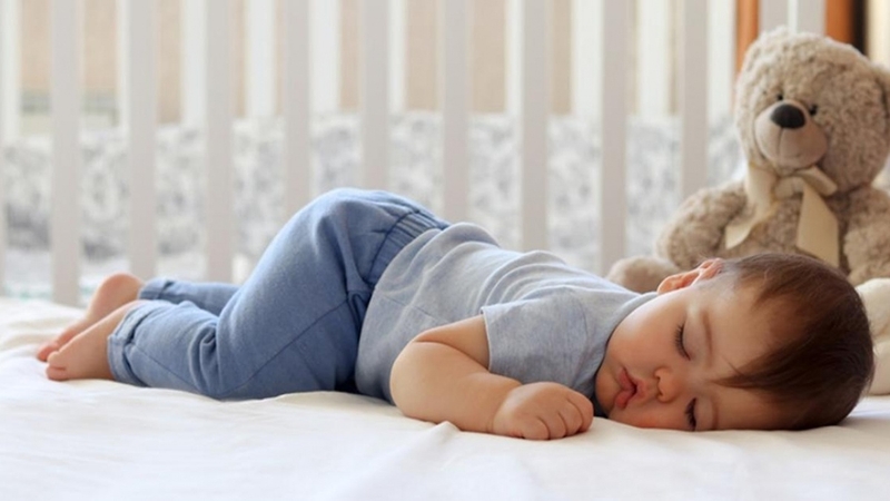 Giải đáp: Trẻ ngủ nằm sấp thông minh​ có đúng không?  2